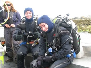 Kevin Olsen and Keeha Levitan getting ready to dive for the field experiment