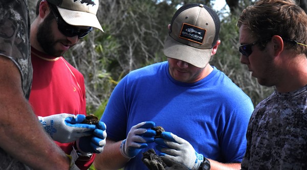 Chris And Cullen With Oyster Boss 900 X 500